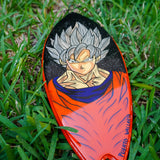 Goku Super Saiyan Blanco - Replica de tabla de surf de madera pintada a mano